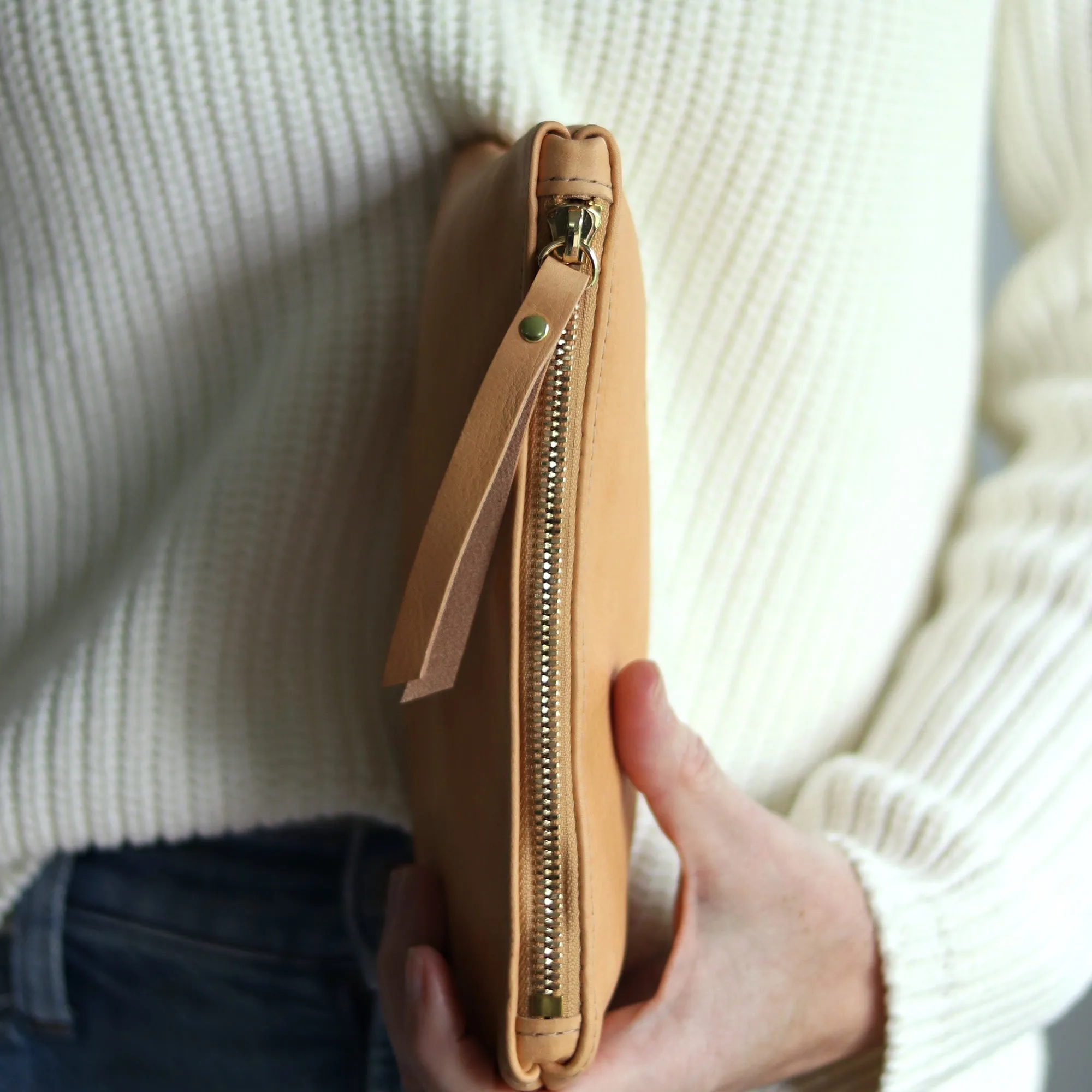 Personalized Leather Zip Clutch - Beige Pebble